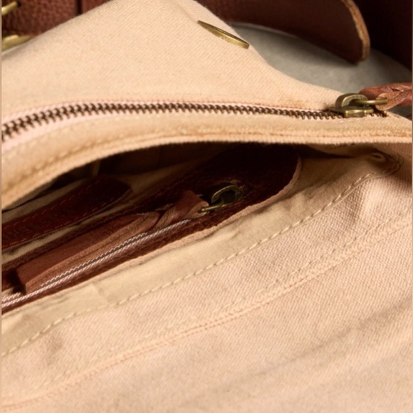 🆕 🚩 NWT  Sundance “Aiden Sling Bag” - Picture 3 of 3